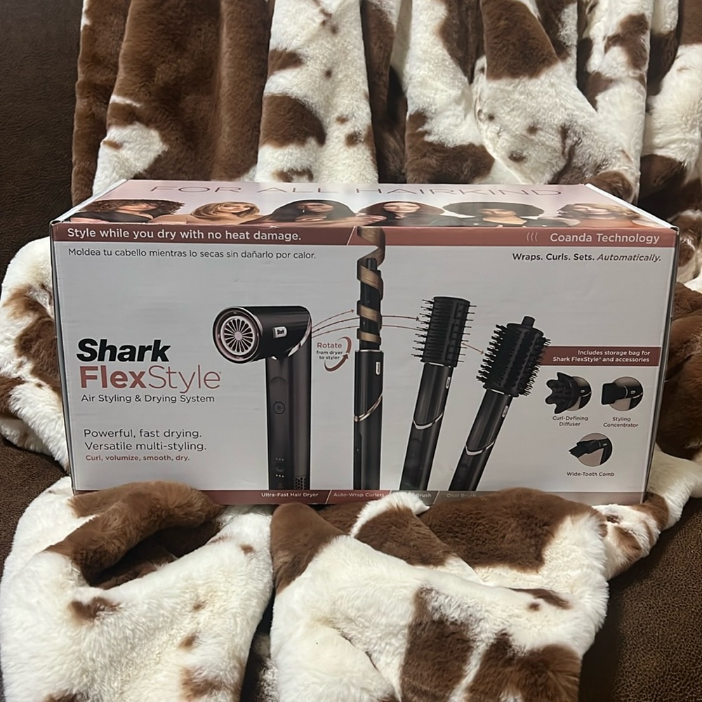 Shark FlexStyle Air Styling & Drying System. Wraps. Curls. Sets. Automatically!